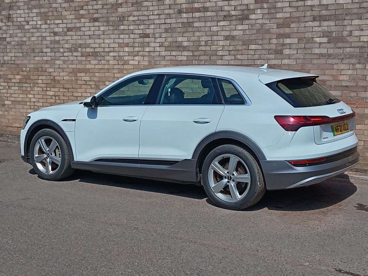 A 2021 AUDI E-TRON 50 Technik SUV 5dr Electric Auto quattro 71.2kWh (11kW Charger) (313 ps) A 2021 AUDI E-TRON 50 Technik SUV 5dr Electric Auto quattro 71.2kWh (11kW Charger) (313 ps)