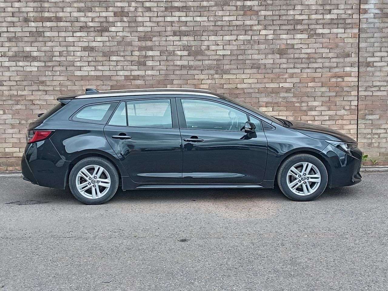 A 2022 TOYOTA COROLLA 1.8 VVT-h GPF Icon Touring Sports 5dr Petrol Hybrid CVT Euro 6 (s/s) (122 p A 2022 TOYOTA COROLLA 1.8 VVT-h GPF Icon Touring Sports 5dr Petrol Hybrid CVT Euro 6 (s/s) (122 p