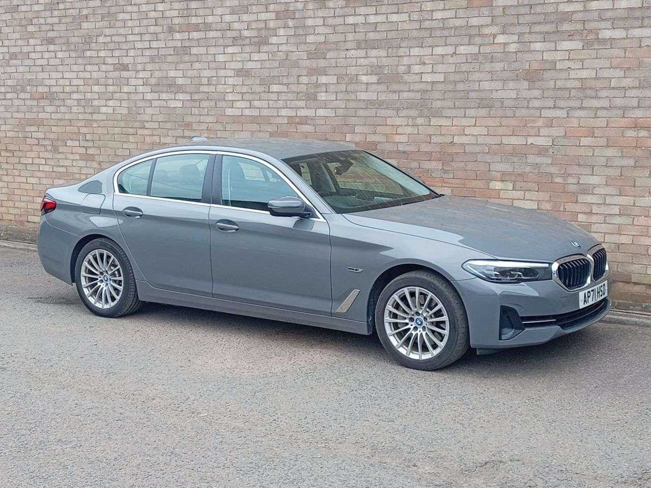 A 2022 BMW 5 SERIES 2.0 530e 12kWh SE Saloon 4dr Petrol Plug-in Hybrid Steptronic Euro 6 (s/s) A 2022 BMW 5 SERIES 2.0 530e 12kWh SE Saloon 4dr Petrol Plug-in Hybrid Steptronic Euro 6 (s/s)