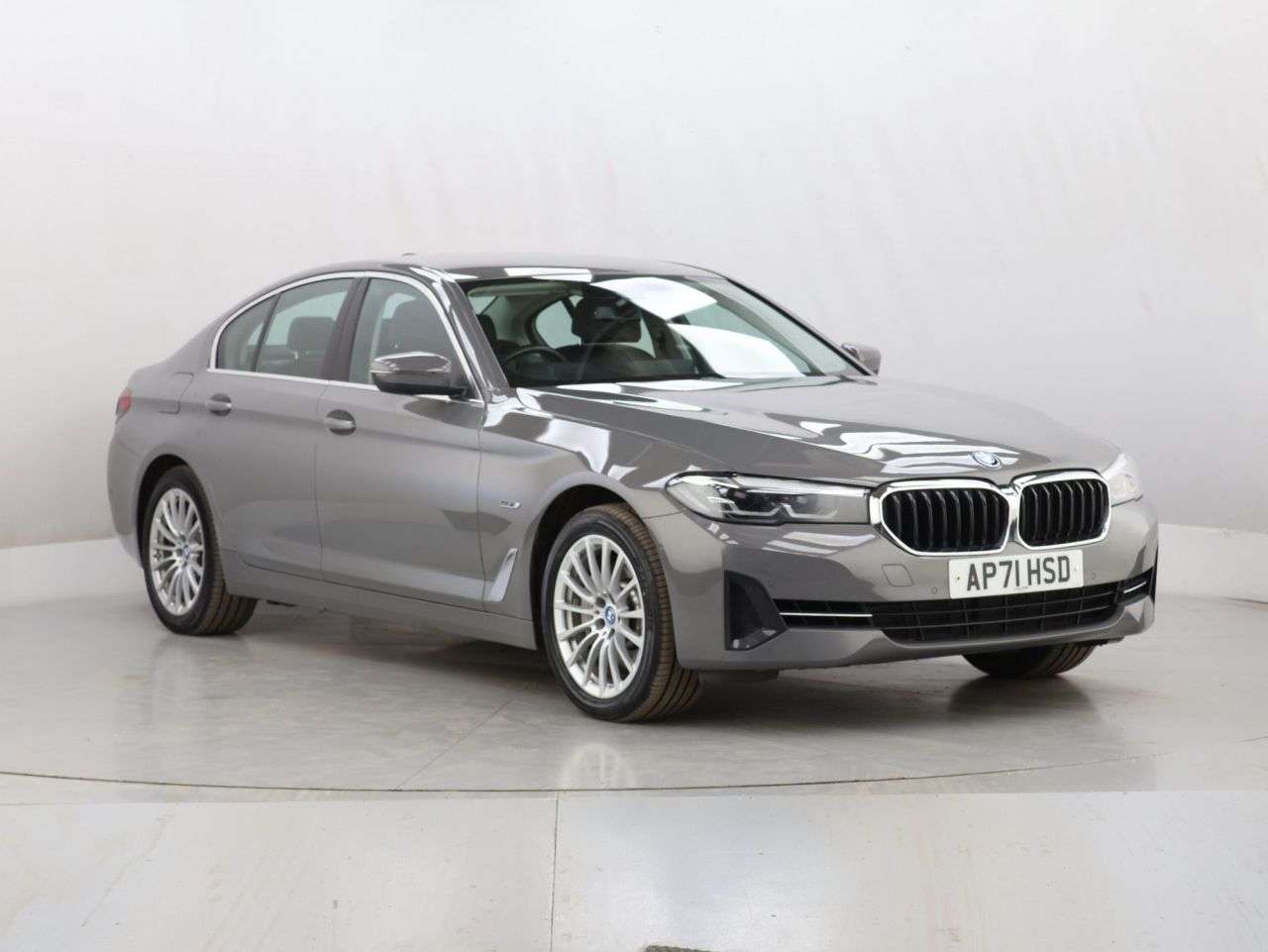 A 2022 BMW 5 SERIES 2.0 530e 12kWh SE Saloon 4dr Petrol Plug-in Hybrid Steptronic Euro 6 (s/s) A 2022 BMW 5 SERIES 2.0 530e 12kWh SE Saloon 4dr Petrol Plug-in Hybrid Steptronic Euro 6 (s/s)