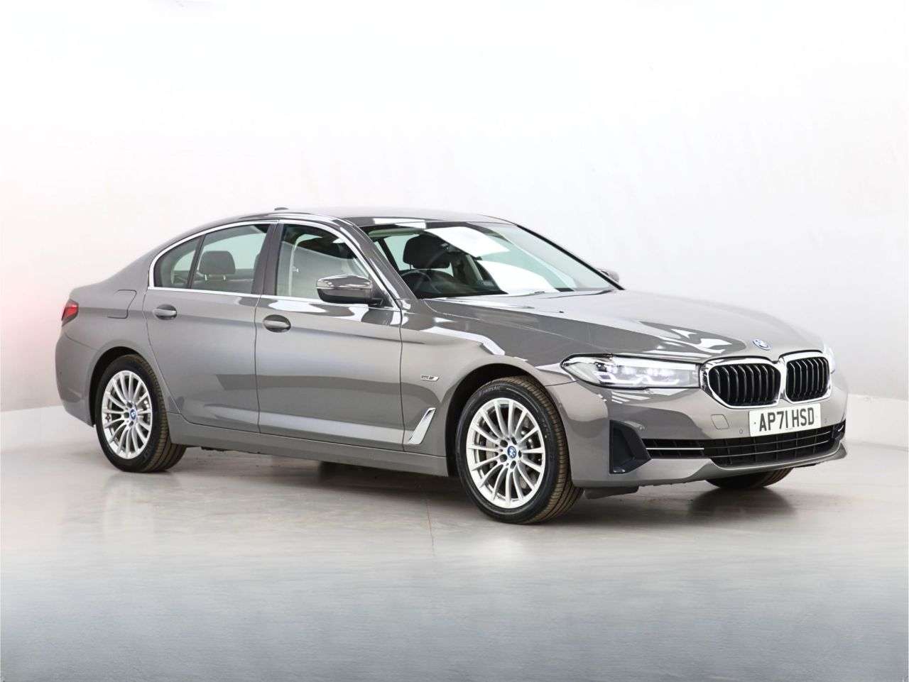 A 2022 BMW 5 SERIES 2.0 530e 12kWh SE Saloon 4dr Petrol Plug-in Hybrid Steptronic Euro 6 (s/s) A 2022 BMW 5 SERIES 2.0 530e 12kWh SE Saloon 4dr Petrol Plug-in Hybrid Steptronic Euro 6 (s/s)