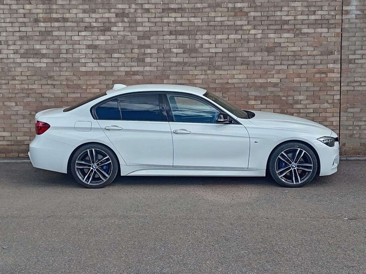 A 2018 BMW 3 SERIES 2.0 320d M Sport Shadow Edition Saloon 4dr Diesel Auto Euro 6 (s/s) (190 ps A 2018 BMW 3 SERIES 2.0 320d M Sport Shadow Edition Saloon 4dr Diesel Auto Euro 6 (s/s) (190 ps