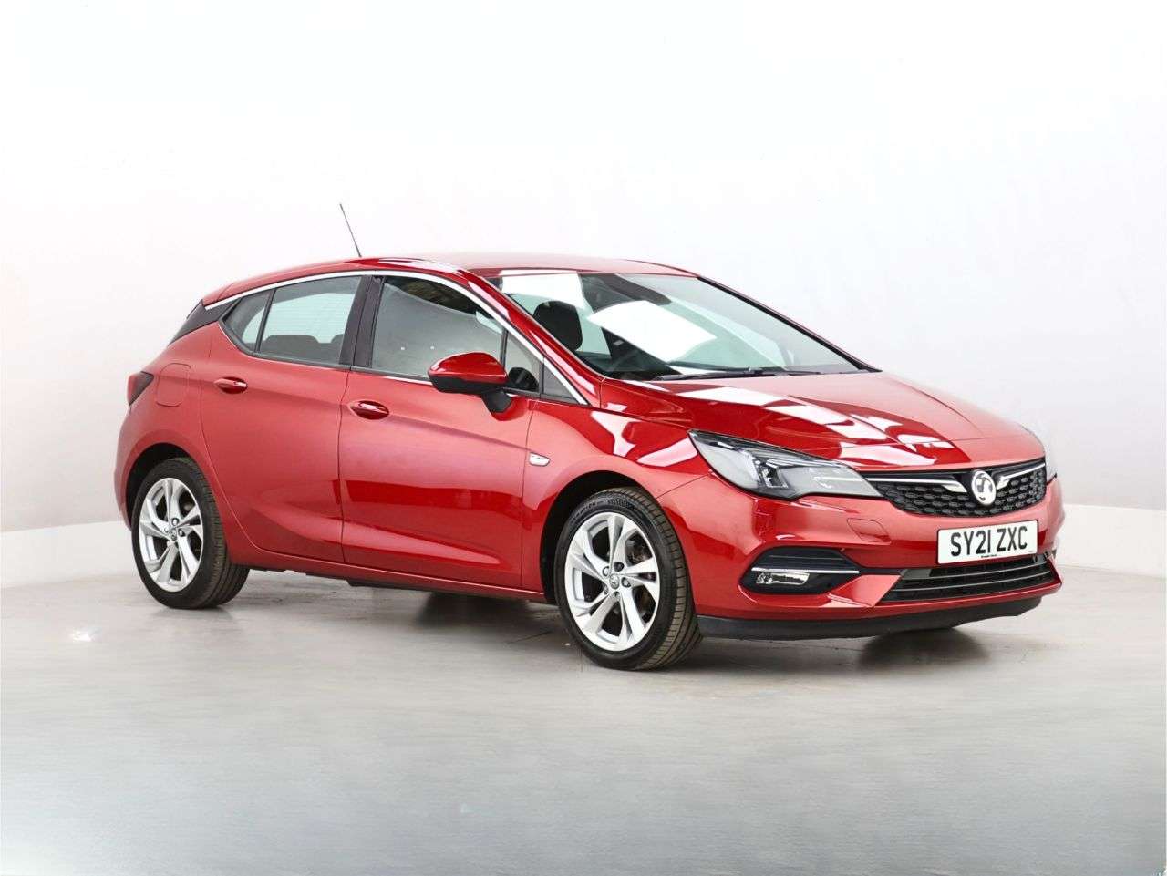 A 2021 VAUXHALL ASTRA 1.2 Turbo SRi Hatchback 5dr Petrol Manual Euro 6 (s/s) (145 ps) A 2021 VAUXHALL ASTRA 1.2 Turbo SRi Hatchback 5dr Petrol Manual Euro 6 (s/s) (145 ps)