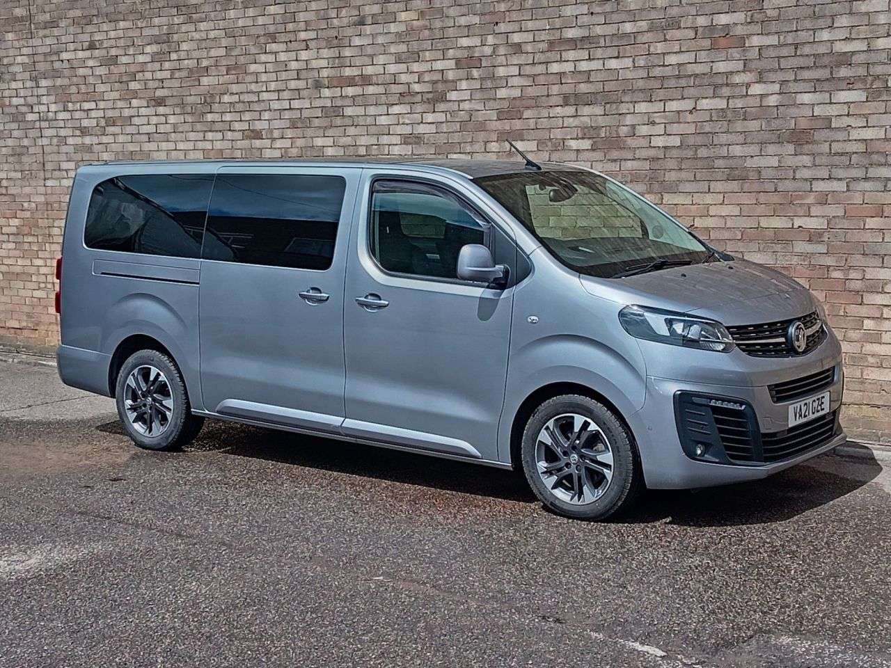 A 2021 VAUXHALL VIVARO LIFE 2.0 Turbo D Elite L MPV 5dr Diesel Auto LWB Euro 6 (s/s) (7 Seat) (180 ps) A 2021 VAUXHALL VIVARO LIFE 2.0 Turbo D Elite L MPV 5dr Diesel Auto LWB Euro 6 (s/s) (7 Seat) (180 ps)