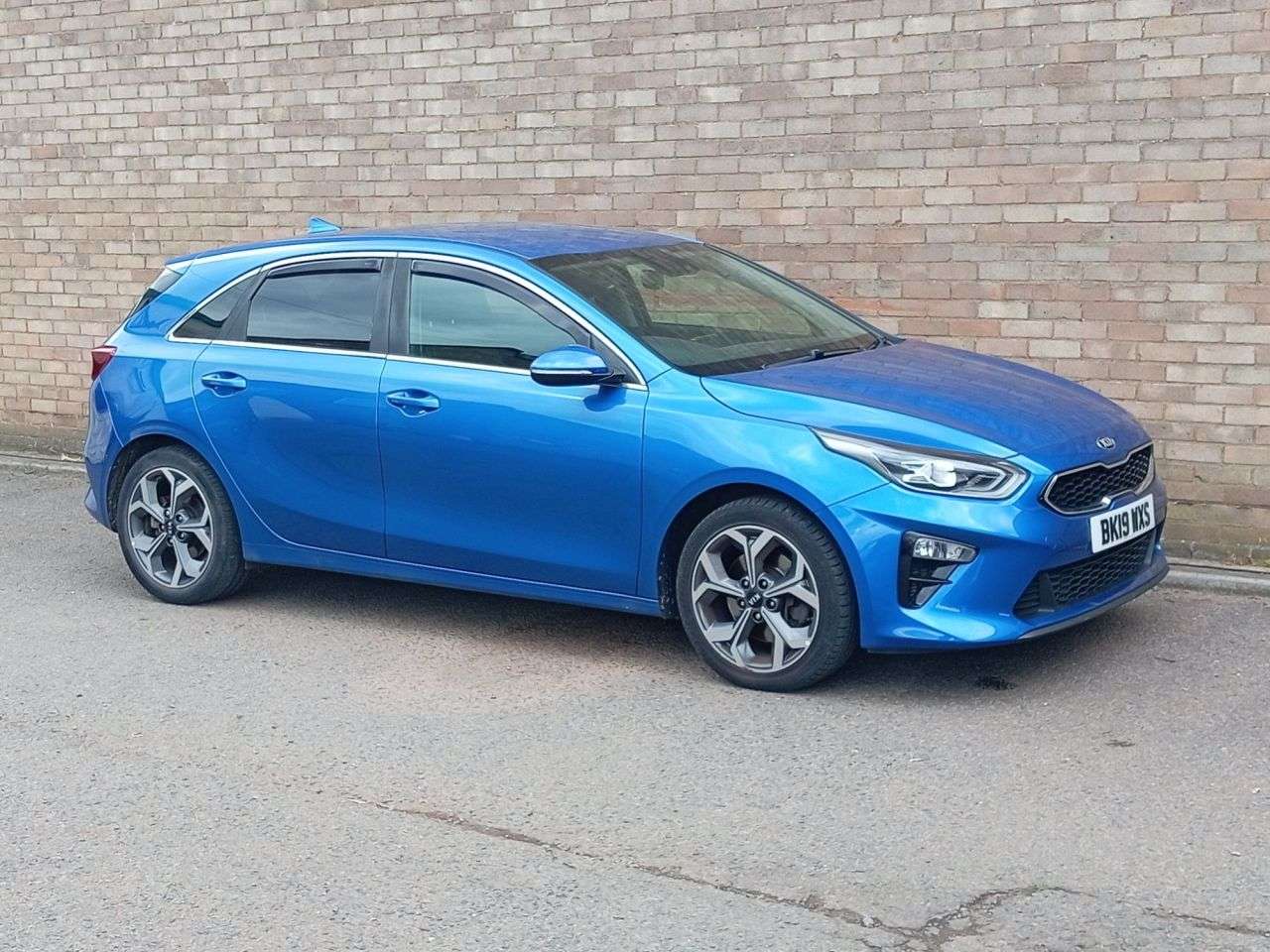 A 2019 KIA CEED 1.4 T-GDi Blue Edition Hatchback 5dr Petrol DCT Euro 6 (s/s) (138 bhp) A 2019 KIA CEED 1.4 T-GDi Blue Edition Hatchback 5dr Petrol DCT Euro 6 (s/s) (138 bhp)