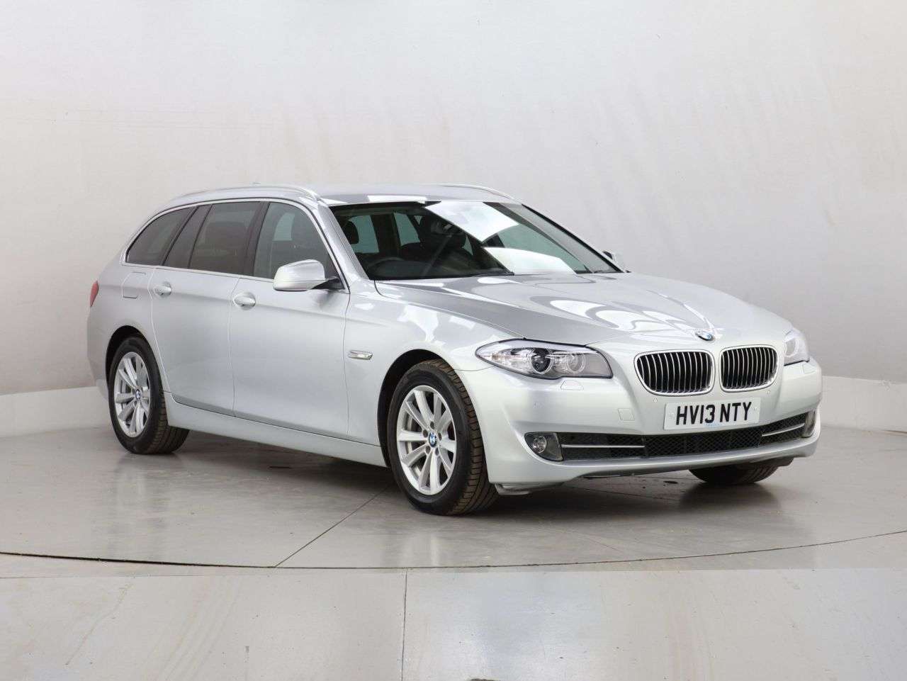 A 2013 BMW 5 SERIES 2.0 520d SE Touring 5dr Diesel Auto Euro 5 (s/s) (184 ps) Estate A 2013 BMW 5 SERIES 2.0 520d SE Touring 5dr Diesel Auto Euro 5 (s/s) (184 ps) Estate