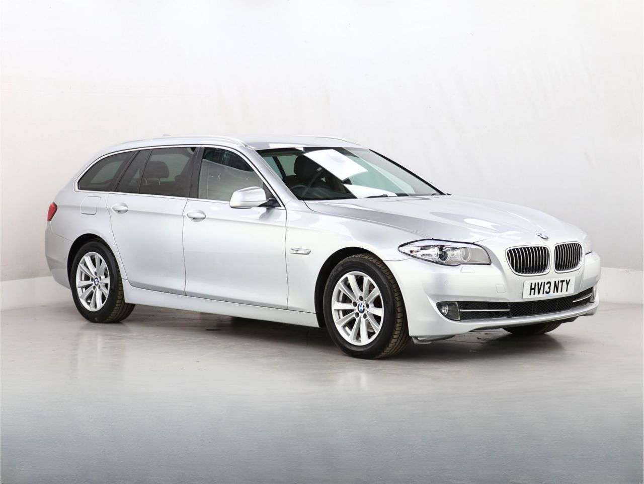 A 2013 BMW 5 SERIES 2.0 520d SE Touring 5dr Diesel Auto Euro 5 (s/s) (184 ps) Estate A 2013 BMW 5 SERIES 2.0 520d SE Touring 5dr Diesel Auto Euro 5 (s/s) (184 ps) Estate