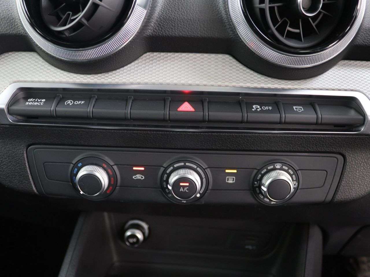 2021 AUDI Q2 2021 AUDI Q2