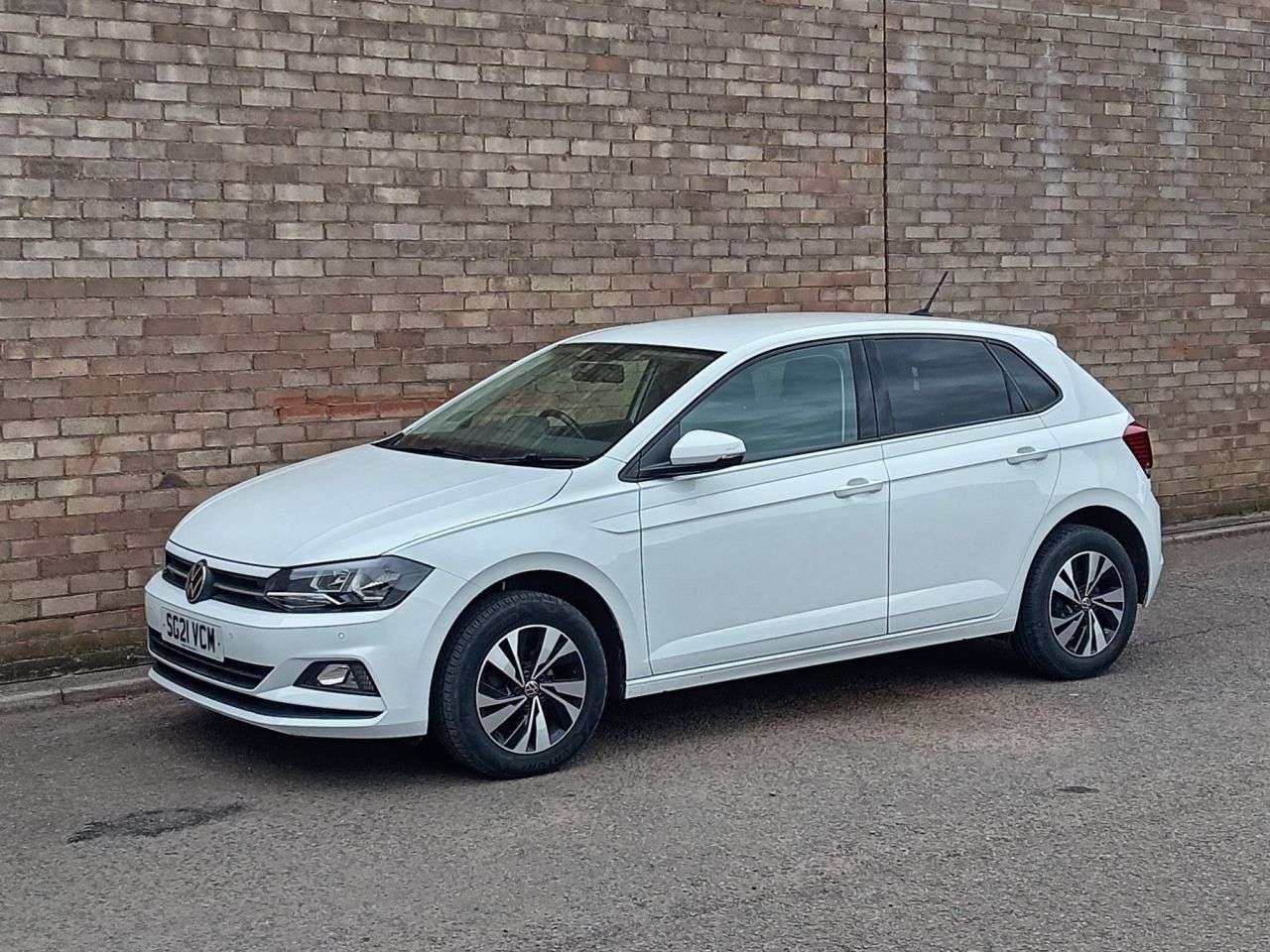 A 2021 VOLKSWAGEN POLO 1.0 TSI Match Hatchback 5dr Petrol Manual Euro 6 (s/s) (95 ps) A 2021 VOLKSWAGEN POLO 1.0 TSI Match Hatchback 5dr Petrol Manual Euro 6 (s/s) (95 ps)