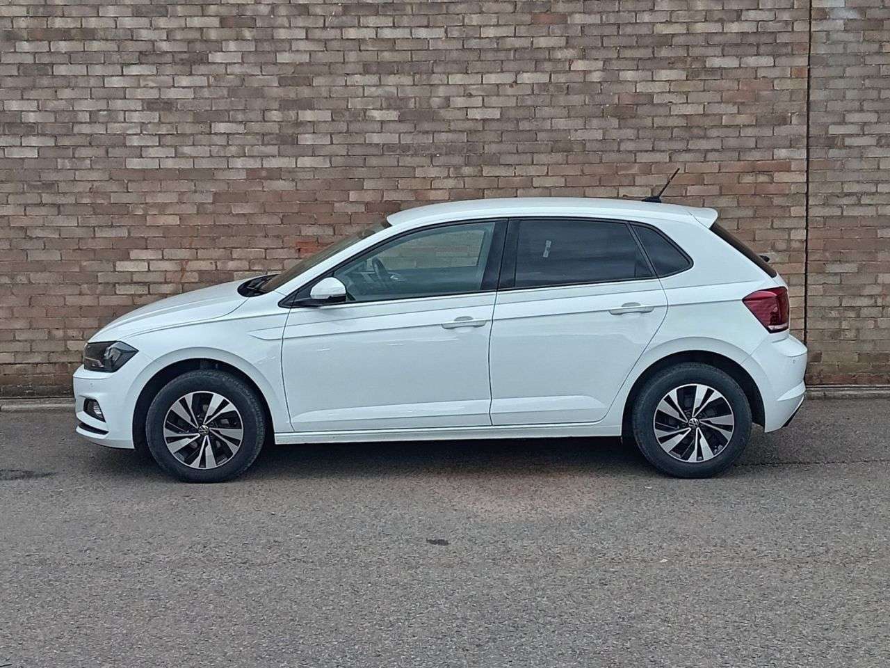 A 2021 VOLKSWAGEN POLO 1.0 TSI Match Hatchback 5dr Petrol Manual Euro 6 (s/s) (95 ps) A 2021 VOLKSWAGEN POLO 1.0 TSI Match Hatchback 5dr Petrol Manual Euro 6 (s/s) (95 ps)