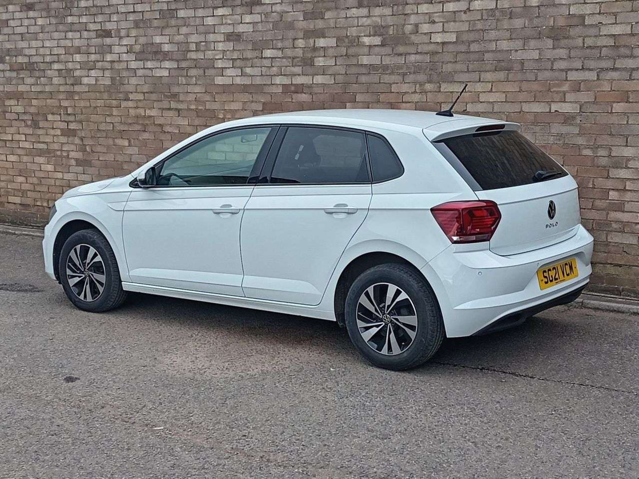 A 2021 VOLKSWAGEN POLO 1.0 TSI Match Hatchback 5dr Petrol Manual Euro 6 (s/s) (95 ps) A 2021 VOLKSWAGEN POLO 1.0 TSI Match Hatchback 5dr Petrol Manual Euro 6 (s/s) (95 ps)