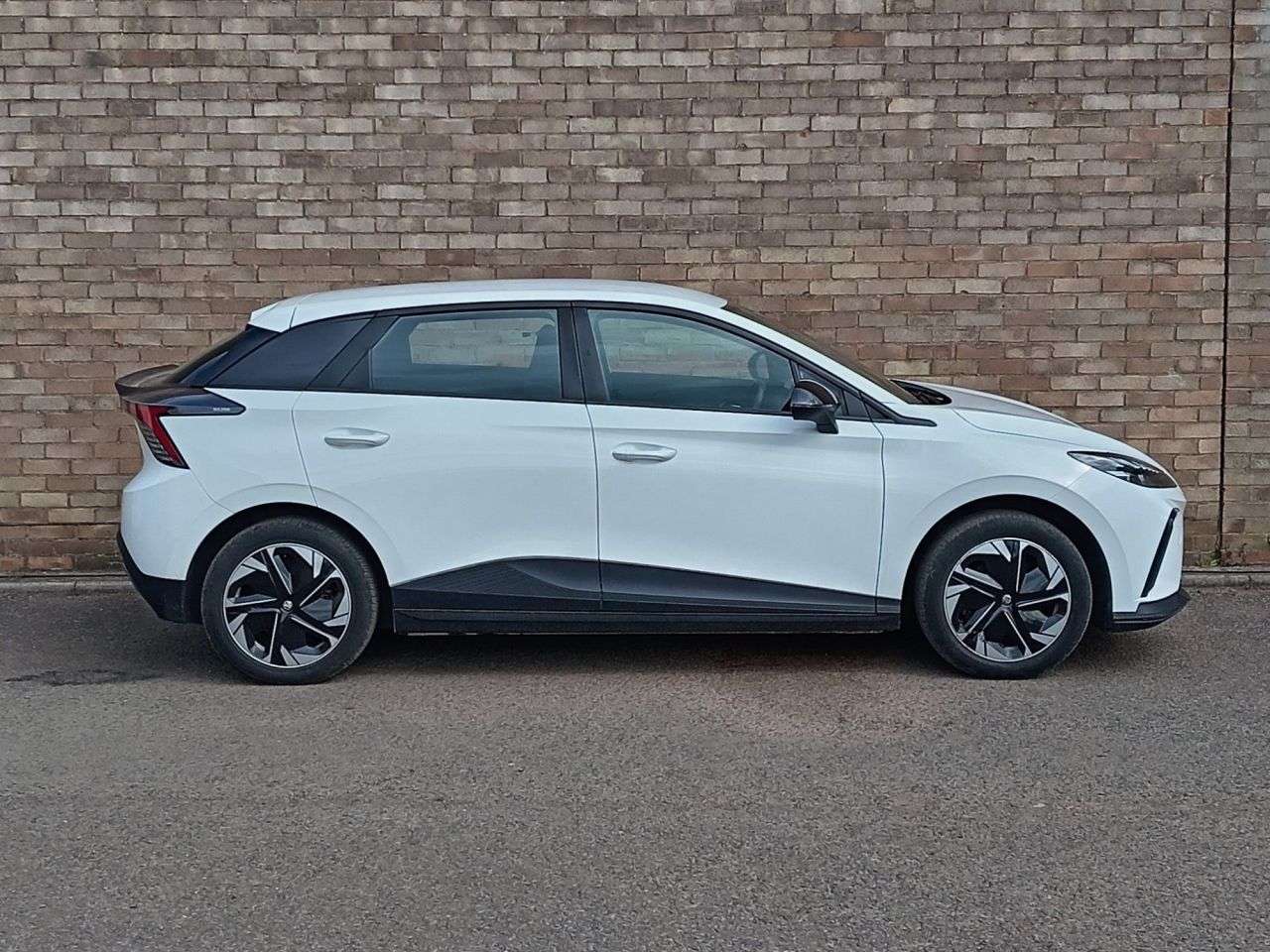 A 2023 MG MG 4 64kWh SE Long Range Hatchback 5dr Electric Auto (203 ps) A 2023 MG MG 4 64kWh SE Long Range Hatchback 5dr Electric Auto (203 ps)