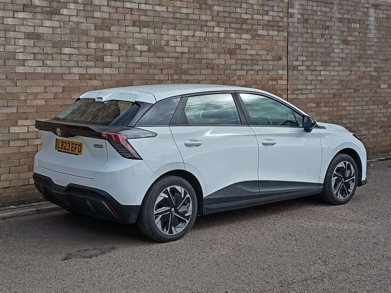 A 2023 MG MG 4 64kWh SE Long Range Hatchback 5dr Electric Auto (203 ps) A 2023 MG MG 4 64kWh SE Long Range Hatchback 5dr Electric Auto (203 ps)