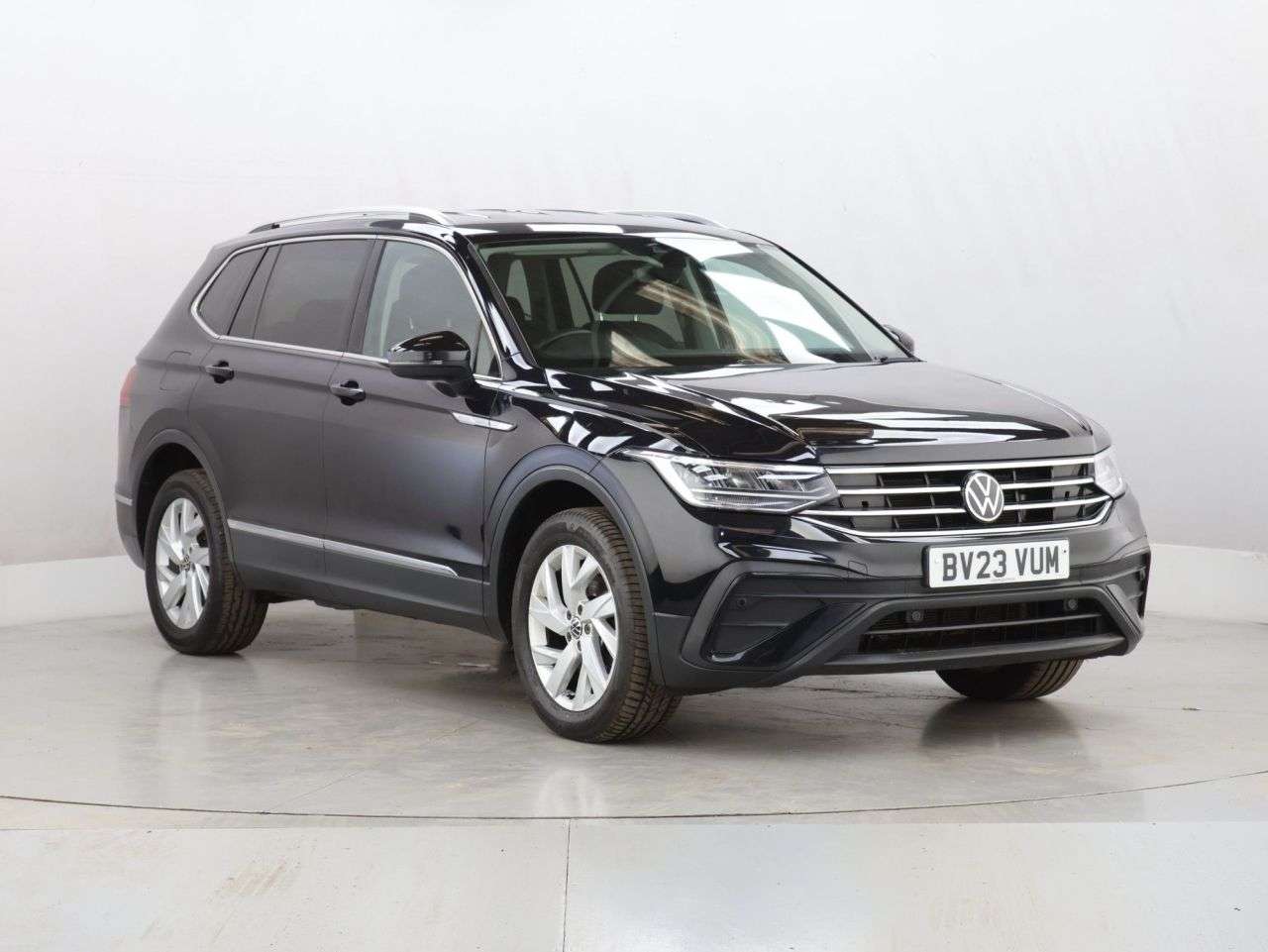 A 2023 VOLKSWAGEN TIGUAN ALLSPACE 1.5 TSI Life SUV 5dr Petrol Manual Euro 6 (s/s) (150 ps) A 2023 VOLKSWAGEN TIGUAN ALLSPACE 1.5 TSI Life SUV 5dr Petrol Manual Euro 6 (s/s) (150 ps)