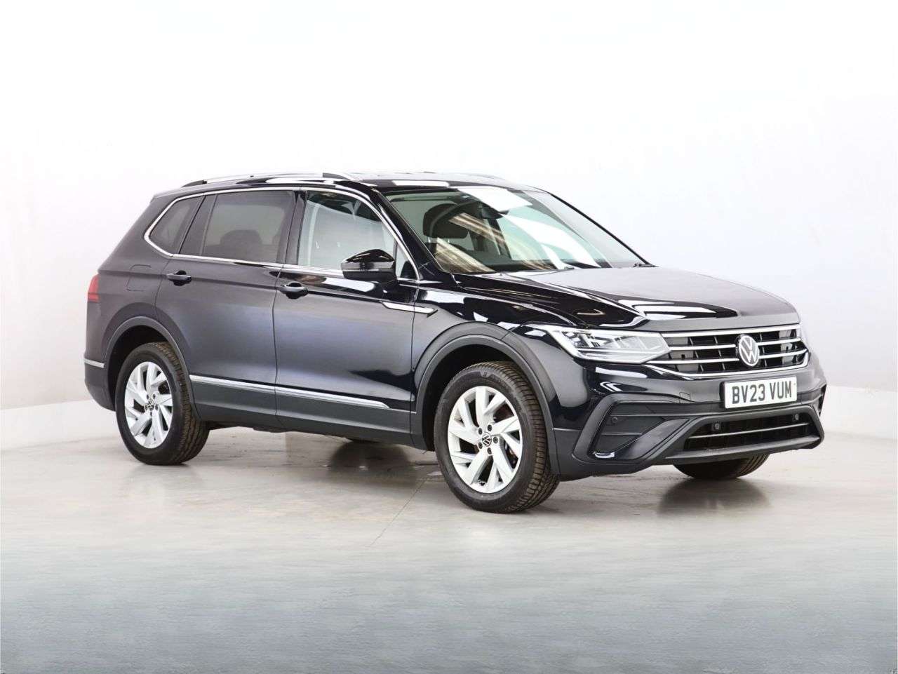 A 2023 VOLKSWAGEN TIGUAN ALLSPACE 1.5 TSI Life SUV 5dr Petrol Manual Euro 6 (s/s) (150 ps) A 2023 VOLKSWAGEN TIGUAN ALLSPACE 1.5 TSI Life SUV 5dr Petrol Manual Euro 6 (s/s) (150 ps)