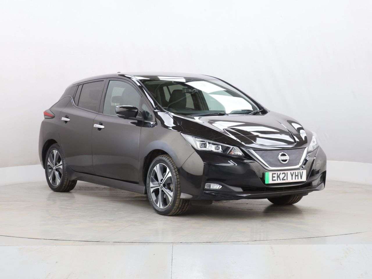 A 2021 NISSAN LEAF 40kWh Tekna Hatchback 5dr Electric Auto (150 ps) A 2021 NISSAN LEAF 40kWh Tekna Hatchback 5dr Electric Auto (150 ps)