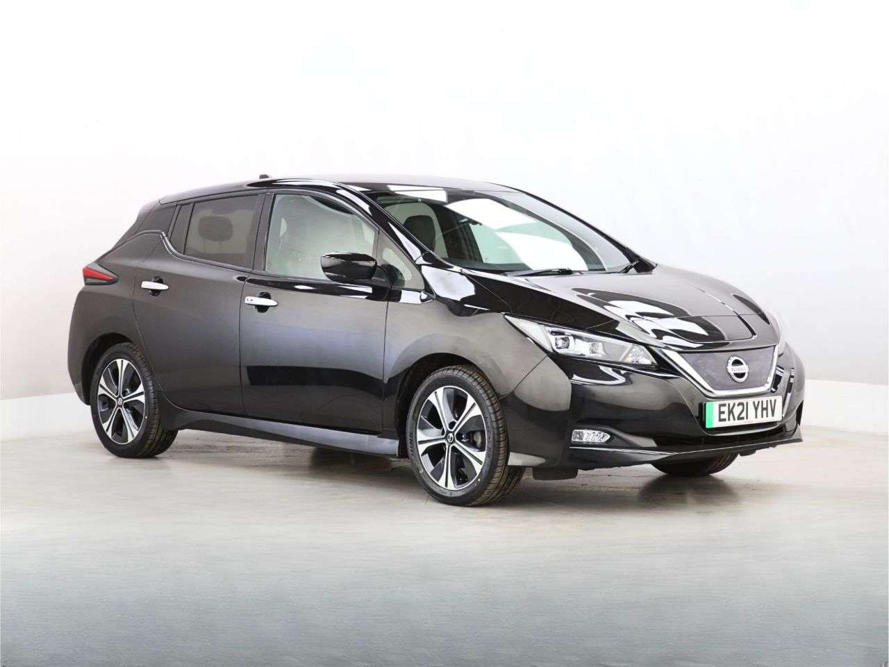 A 2021 NISSAN LEAF 40kWh Tekna Hatchback 5dr Electric Auto (150 ps) A 2021 NISSAN LEAF 40kWh Tekna Hatchback 5dr Electric Auto (150 ps)