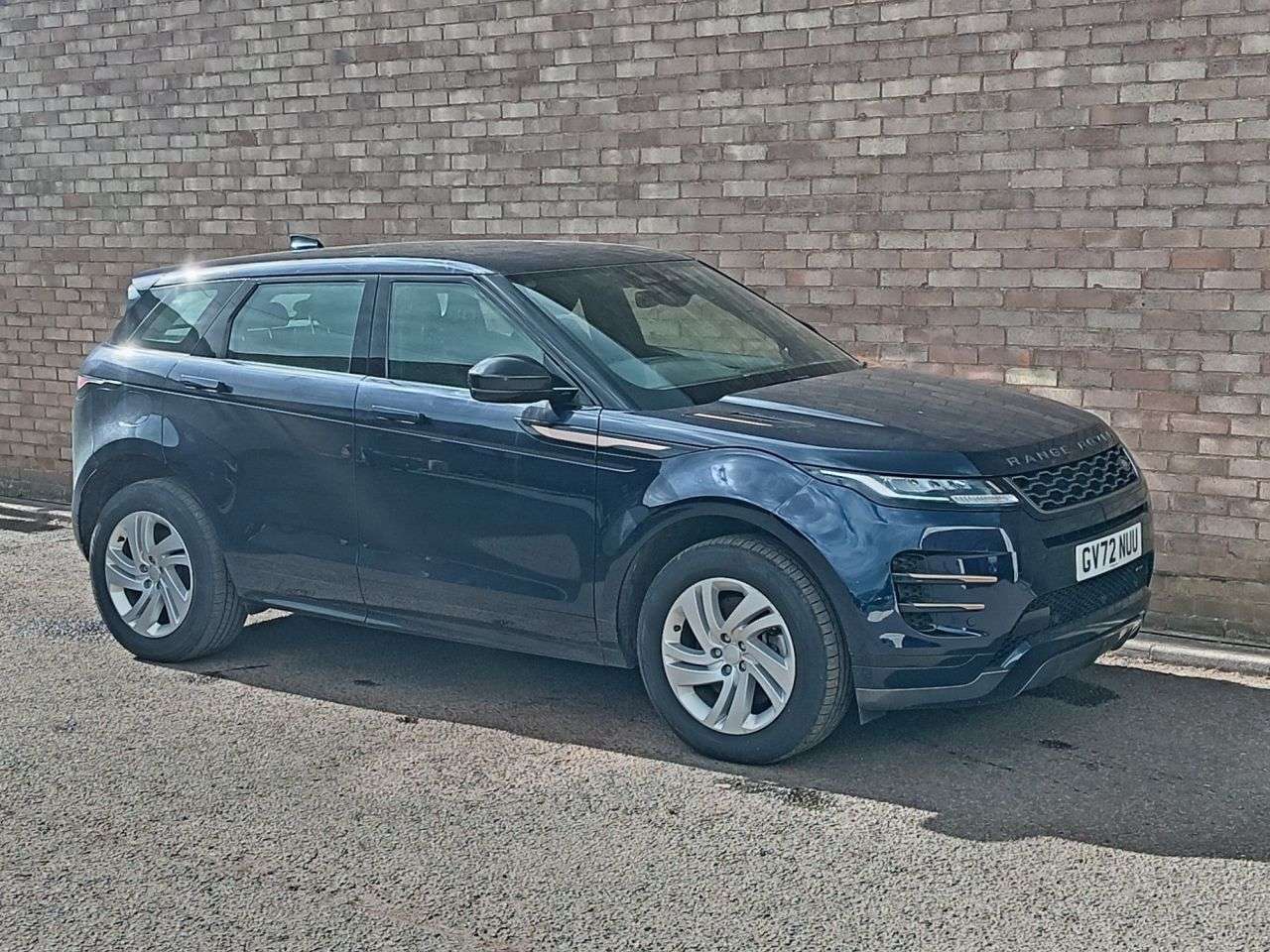 A 2023 LAND ROVER RANGE ROVER EVOQUE 1.5 P300e 12.2kWh R-Dynamic S SUV 5dr Petrol Plug-in Hybrid Auto 4WD Euro 6 A 2023 LAND ROVER RANGE ROVER EVOQUE 1.5 P300e 12.2kWh R-Dynamic S SUV 5dr Petrol Plug-in Hybrid Auto 4WD Euro 6