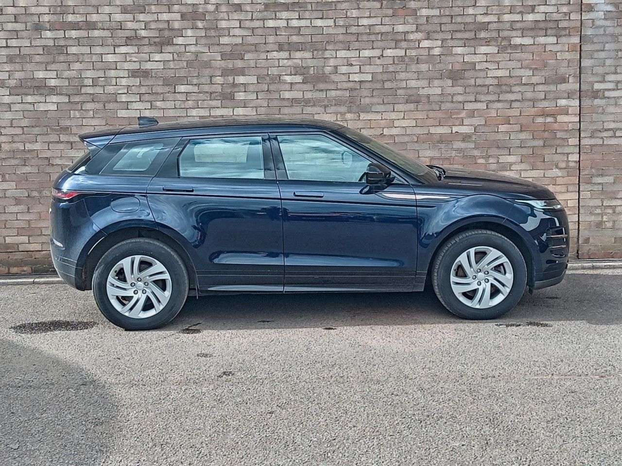 A 2023 LAND ROVER RANGE ROVER EVOQUE 1.5 P300e 12.2kWh R-Dynamic S SUV 5dr Petrol Plug-in Hybrid Auto 4WD Euro 6 A 2023 LAND ROVER RANGE ROVER EVOQUE 1.5 P300e 12.2kWh R-Dynamic S SUV 5dr Petrol Plug-in Hybrid Auto 4WD Euro 6