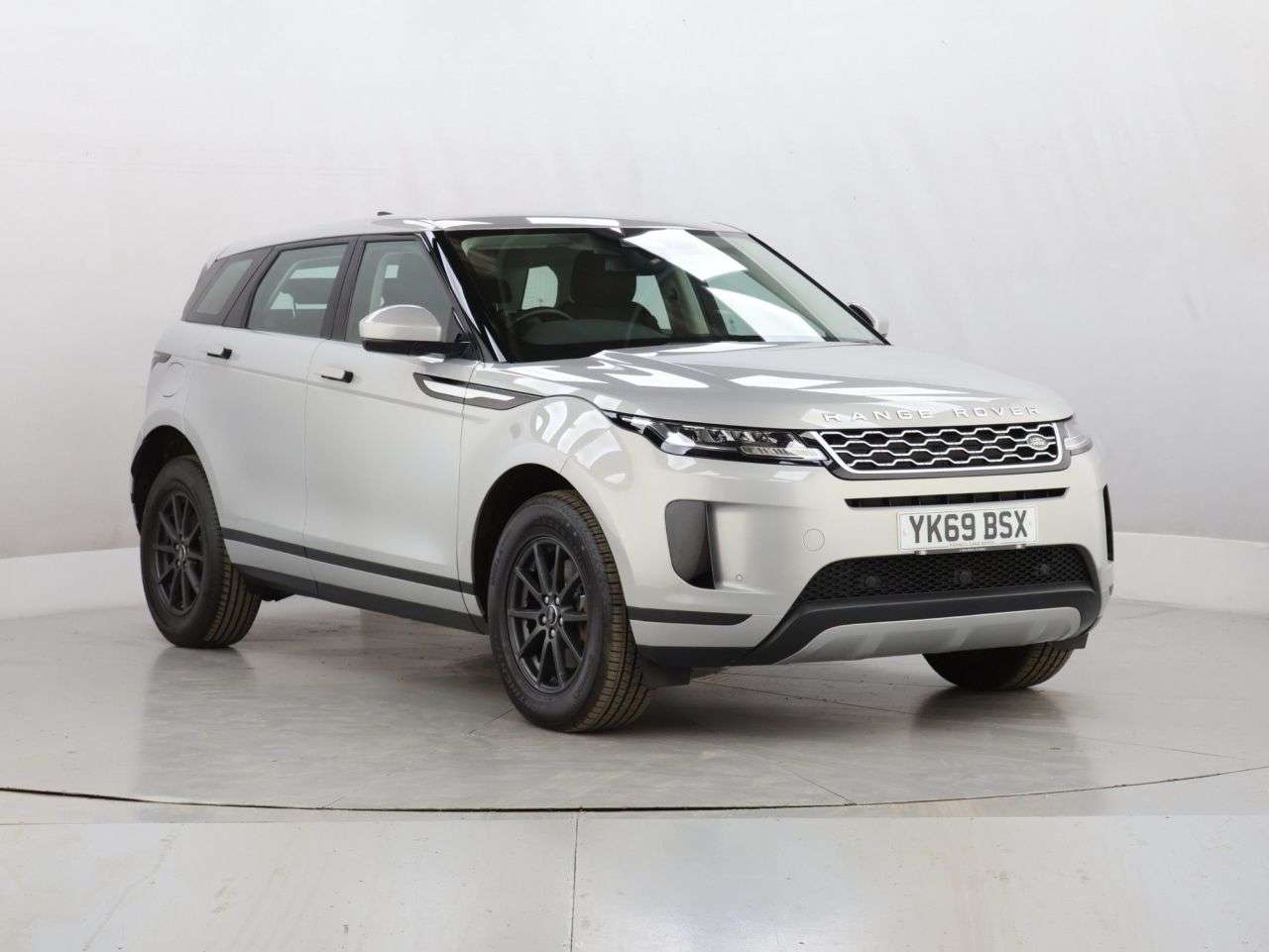 A 2019 LAND ROVER RANGE ROVER EVOQUE 2.0 D150 SUV 5dr Diesel Manual FWD Euro 6 (s/s) (150 ps) A 2019 LAND ROVER RANGE ROVER EVOQUE 2.0 D150 SUV 5dr Diesel Manual FWD Euro 6 (s/s) (150 ps)