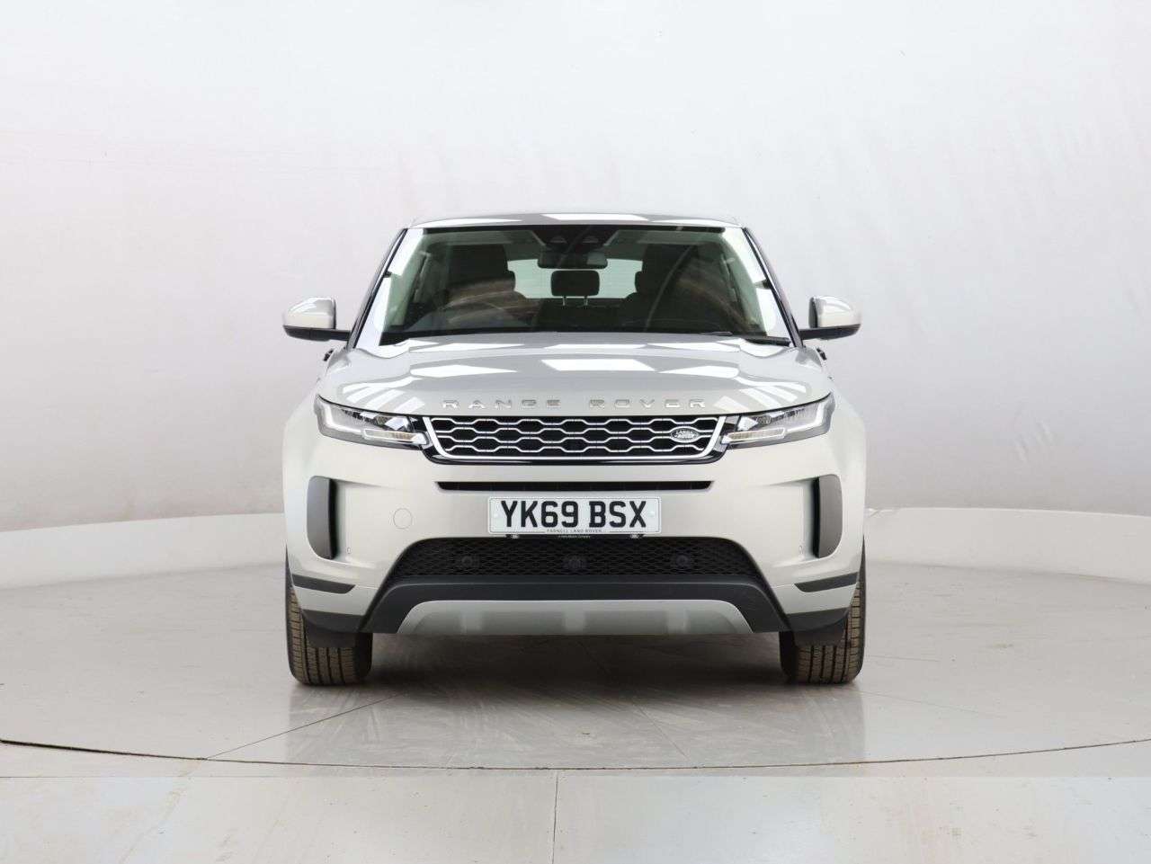A 2019 LAND ROVER RANGE ROVER EVOQUE 2.0 D150 SUV 5dr Diesel Manual FWD Euro 6 (s/s) (150 ps) A 2019 LAND ROVER RANGE ROVER EVOQUE 2.0 D150 SUV 5dr Diesel Manual FWD Euro 6 (s/s) (150 ps)