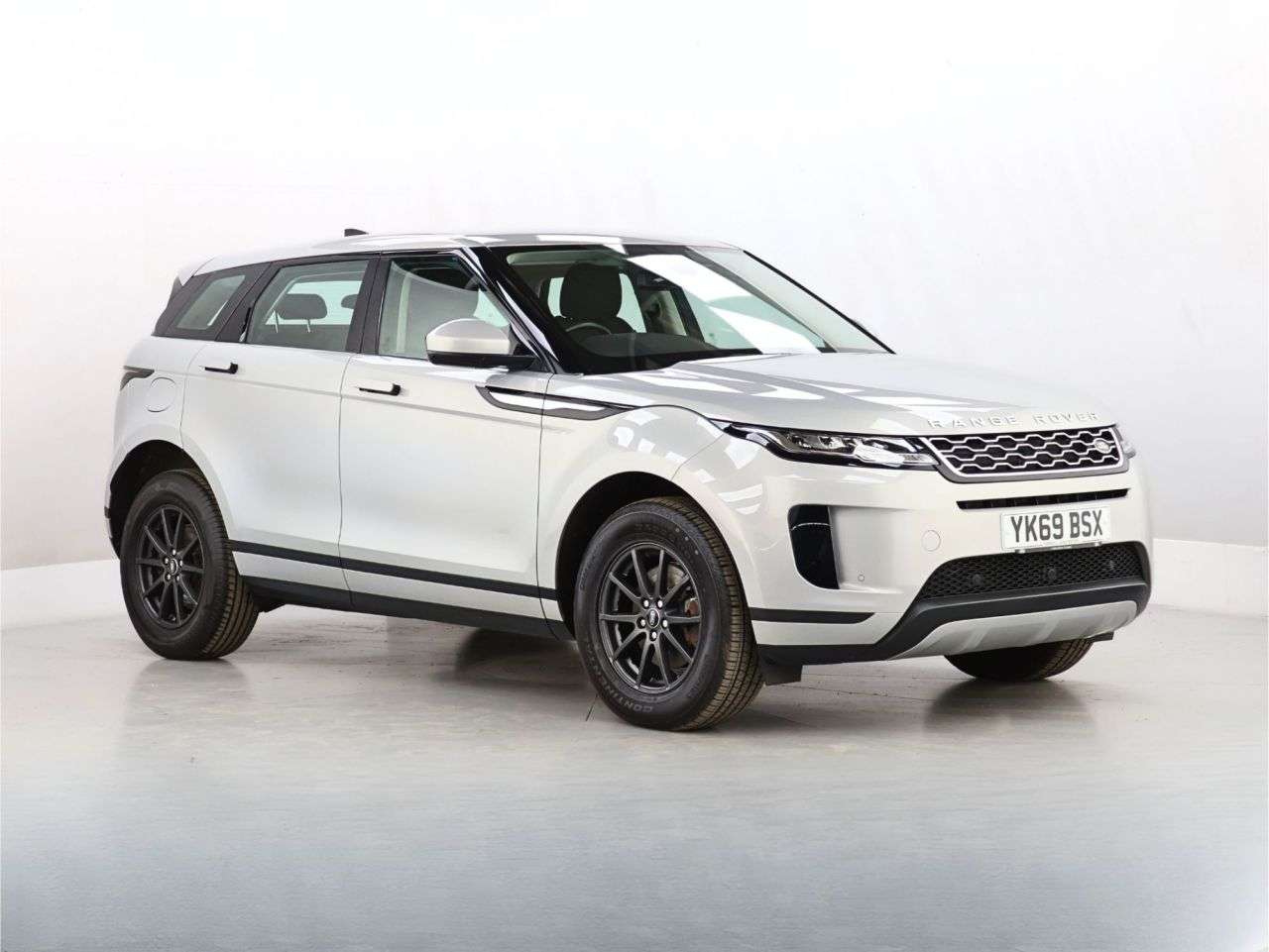 A 2019 LAND ROVER RANGE ROVER EVOQUE 2.0 D150 SUV 5dr Diesel Manual FWD Euro 6 (s/s) (150 ps) A 2019 LAND ROVER RANGE ROVER EVOQUE 2.0 D150 SUV 5dr Diesel Manual FWD Euro 6 (s/s) (150 ps)