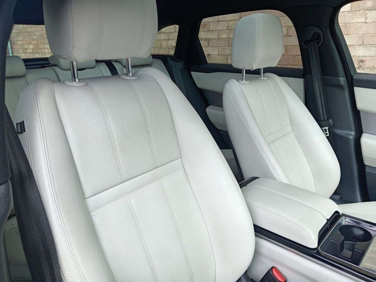 A 2019 LAND ROVER RANGE ROVER VELAR 2.0 D180 R-Dynamic SE SUV 5dr Diesel Auto 4WD Euro 6 (s/s) (180 ps) A 2019 LAND ROVER RANGE ROVER VELAR 2.0 D180 R-Dynamic SE SUV 5dr Diesel Auto 4WD Euro 6 (s/s) (180 ps)
