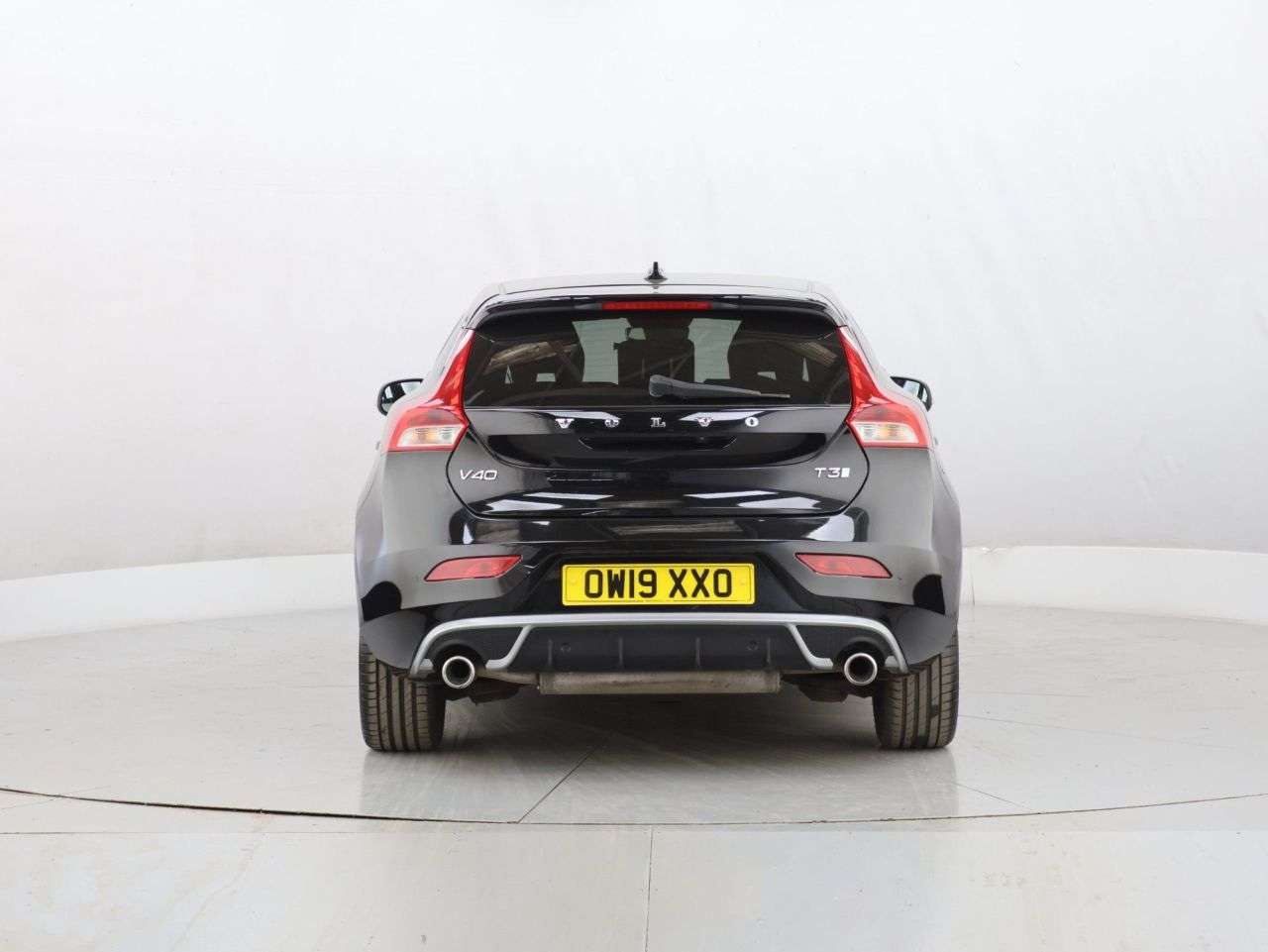 A 2019 VOLVO V40 1.5 T3 R-Design Edition Hatchback 5dr Petrol Auto Euro 6 (s/s) (152 ps) A 2019 VOLVO V40 1.5 T3 R-Design Edition Hatchback 5dr Petrol Auto Euro 6 (s/s) (152 ps)