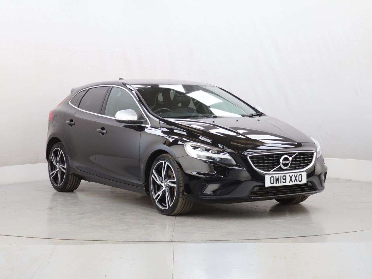A 2019 VOLVO V40 1.5 T3 R-Design Edition Hatchback 5dr Petrol Auto Euro 6 (s/s) (152 ps) A 2019 VOLVO V40 1.5 T3 R-Design Edition Hatchback 5dr Petrol Auto Euro 6 (s/s) (152 ps)
