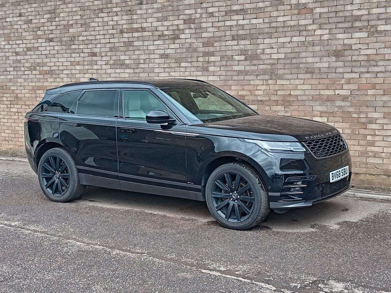 A 2019 LAND ROVER RANGE ROVER VELAR R-DYNAMIC HSE A 2019 LAND ROVER RANGE ROVER VELAR R-DYNAMIC HSE