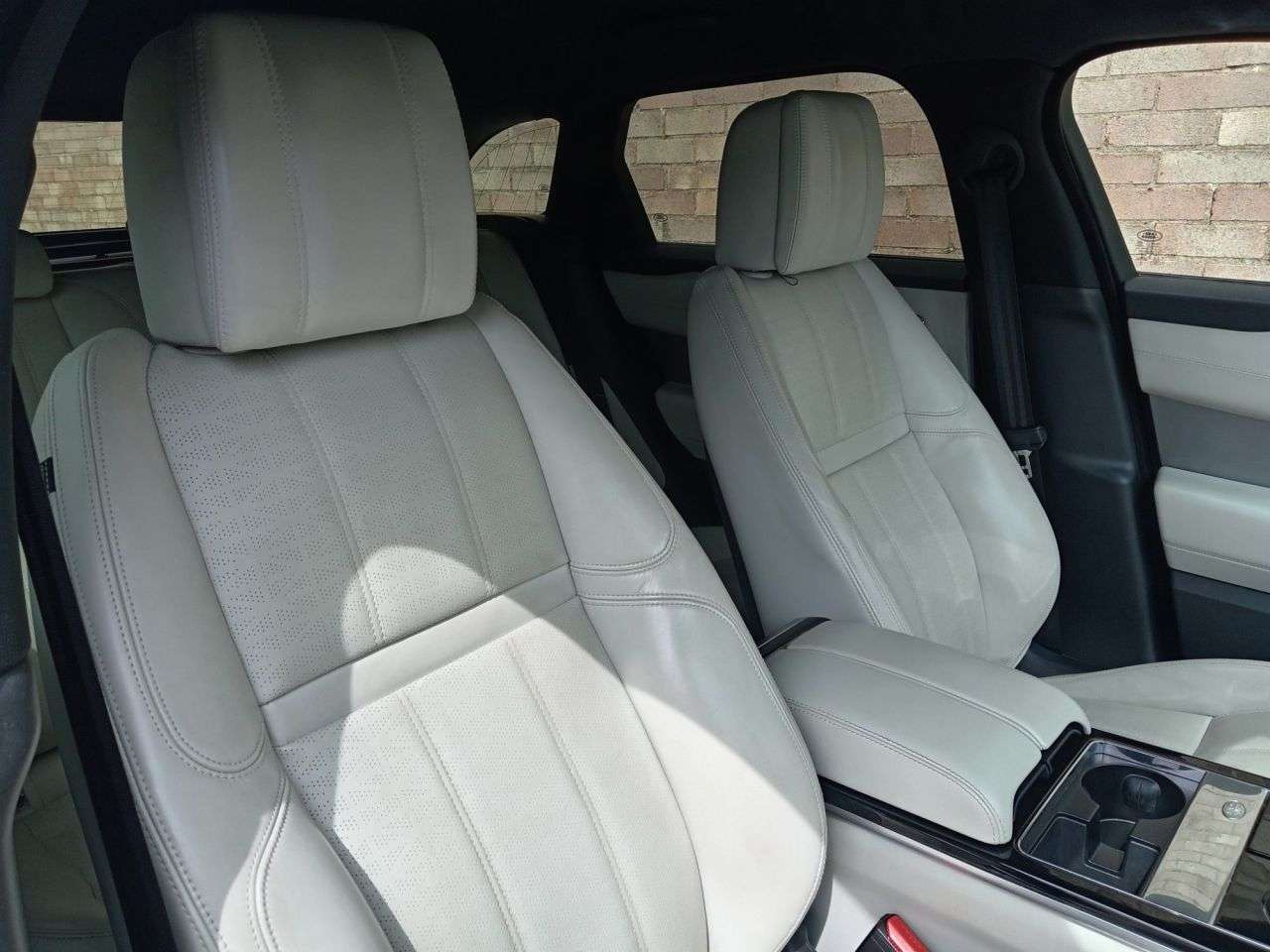 A 2019 LAND ROVER RANGE ROVER VELAR R-DYNAMIC HSE A 2019 LAND ROVER RANGE ROVER VELAR R-DYNAMIC HSE