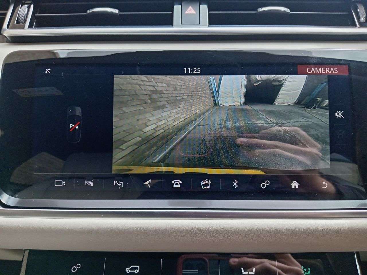 A 2019 LAND ROVER RANGE ROVER VELAR R-DYNAMIC HSE A 2019 LAND ROVER RANGE ROVER VELAR R-DYNAMIC HSE