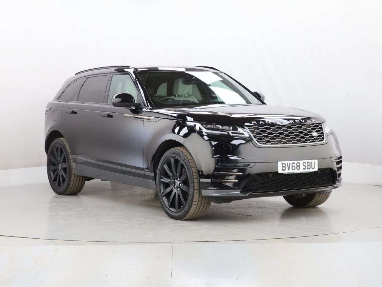 A 2019 LAND ROVER RANGE ROVER VELAR R-DYNAMIC HSE A 2019 LAND ROVER RANGE ROVER VELAR R-DYNAMIC HSE