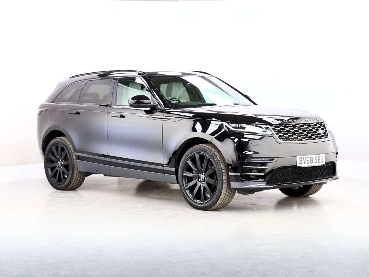A 2019 LAND ROVER RANGE ROVER VELAR R-DYNAMIC HSE A 2019 LAND ROVER RANGE ROVER VELAR R-DYNAMIC HSE