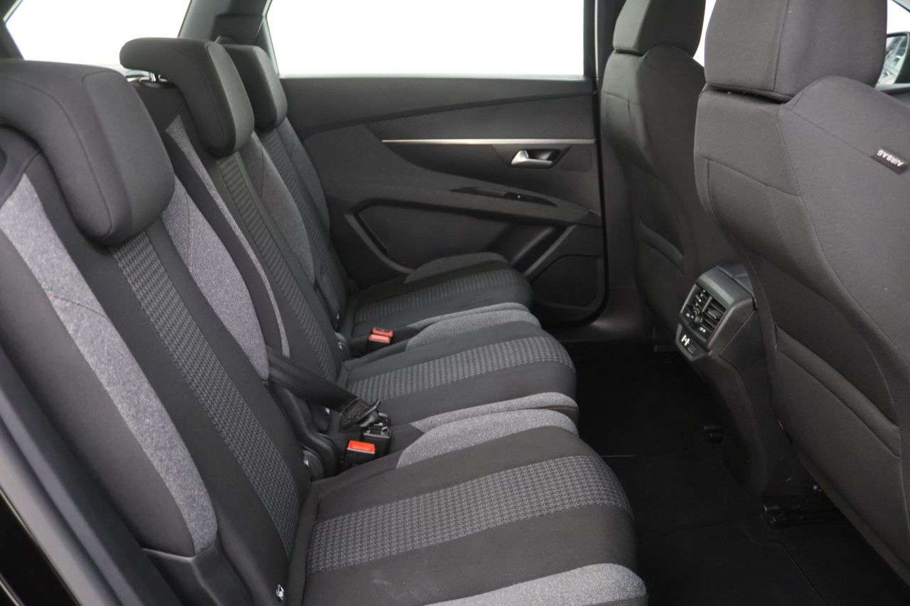 2022 PEUGEOT 5008 2022 PEUGEOT 5008