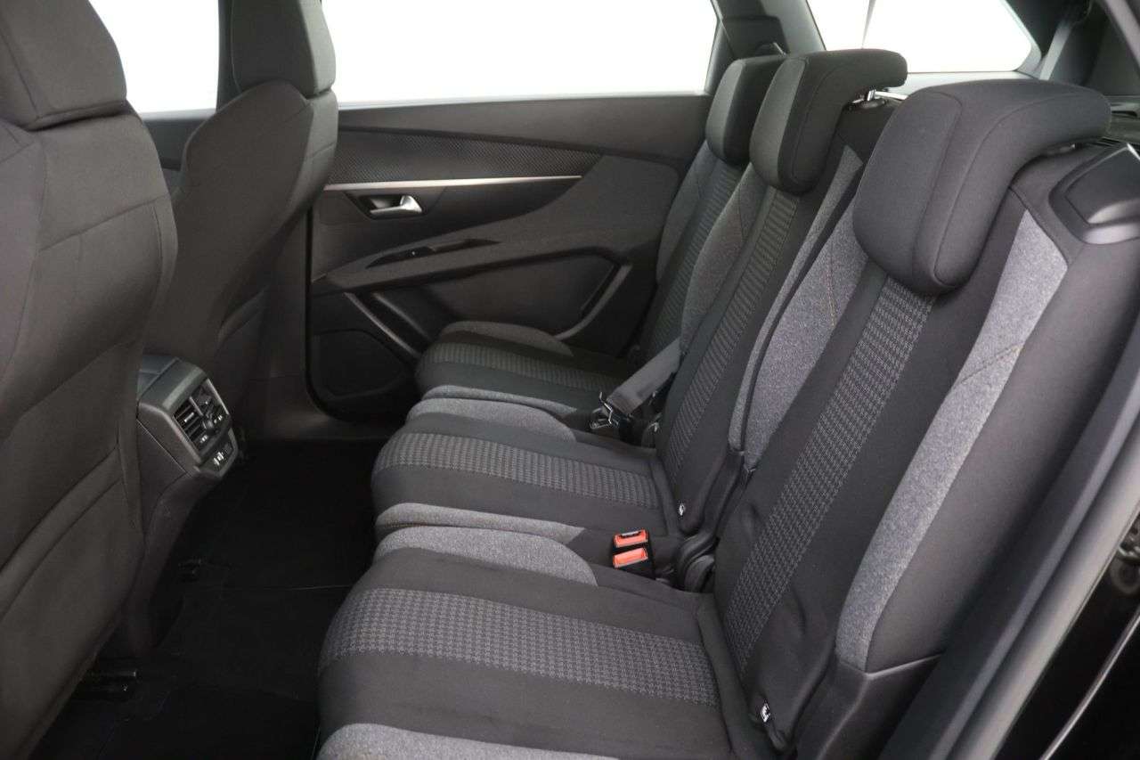2022 PEUGEOT 5008 2022 PEUGEOT 5008