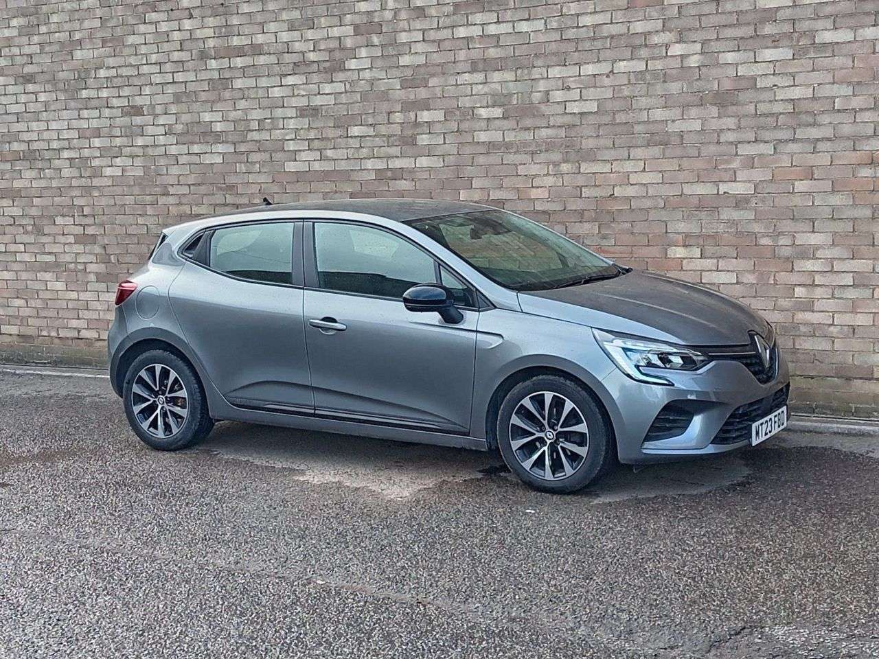 A 2023 RENAULT CLIO 1.0 TCe Evolution Hatchback 5dr Petrol Manual Euro 6 (s/s) (90 ps) A 2023 RENAULT CLIO 1.0 TCe Evolution Hatchback 5dr Petrol Manual Euro 6 (s/s) (90 ps)