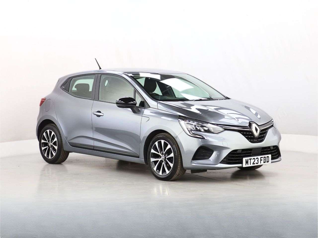 A 2023 RENAULT CLIO 1.0 TCe Evolution Hatchback 5dr Petrol Manual Euro 6 (s/s) (90 ps) A 2023 RENAULT CLIO 1.0 TCe Evolution Hatchback 5dr Petrol Manual Euro 6 (s/s) (90 ps)