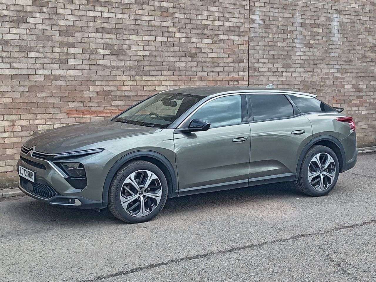 A 2023 CITROEN C5 X 1.2 PureTech Sense Plus Hatchback 5dr Petrol EAT8 Euro 6 (s/s) (130 ps) A 2023 CITROEN C5 X 1.2 PureTech Sense Plus Hatchback 5dr Petrol EAT8 Euro 6 (s/s) (130 ps)