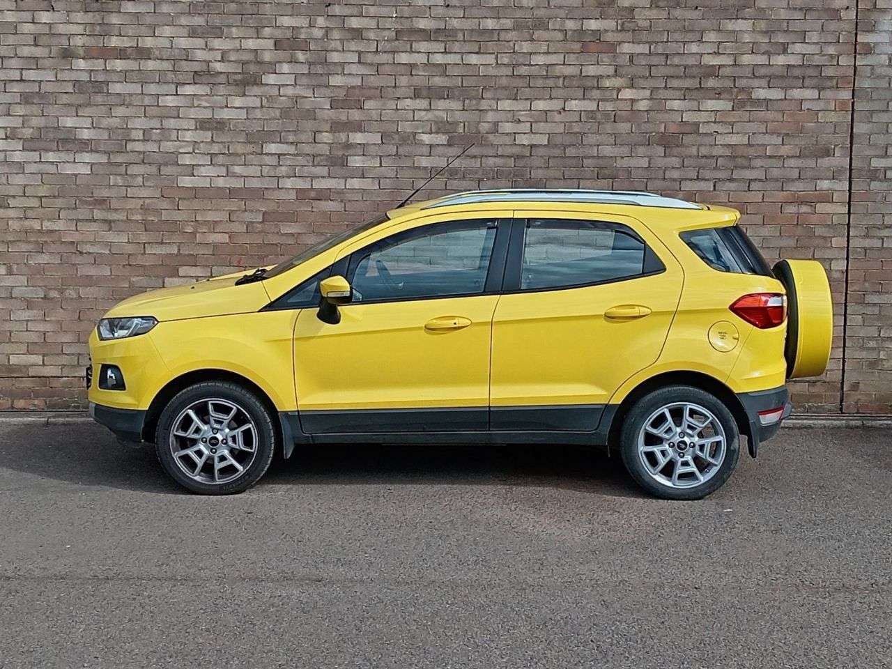 A 2015 FORD ECOSPORT 1.5 TDCi Titanium SUV 5dr Diesel Manual 2WD Euro 5 (90 ps) SUV A 2015 FORD ECOSPORT 1.5 TDCi Titanium SUV 5dr Diesel Manual 2WD Euro 5 (90 ps) SUV