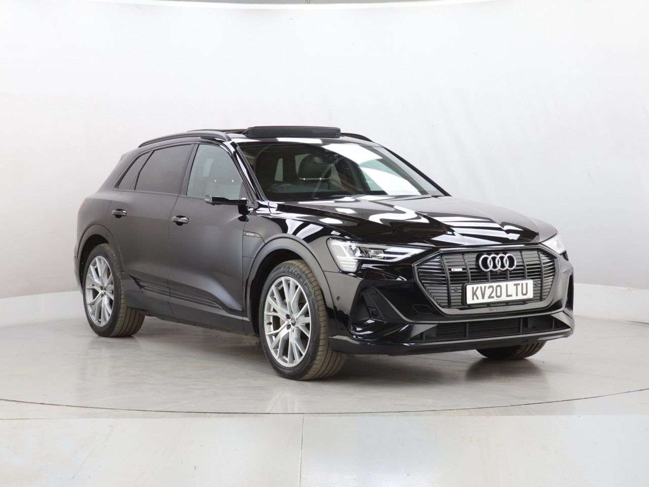 A 2020 AUDI E-TRON 50 Launch Edition SUV 5dr Electric Auto quattro 71.2kWh (313 ps) A 2020 AUDI E-TRON 50 Launch Edition SUV 5dr Electric Auto quattro 71.2kWh (313 ps)