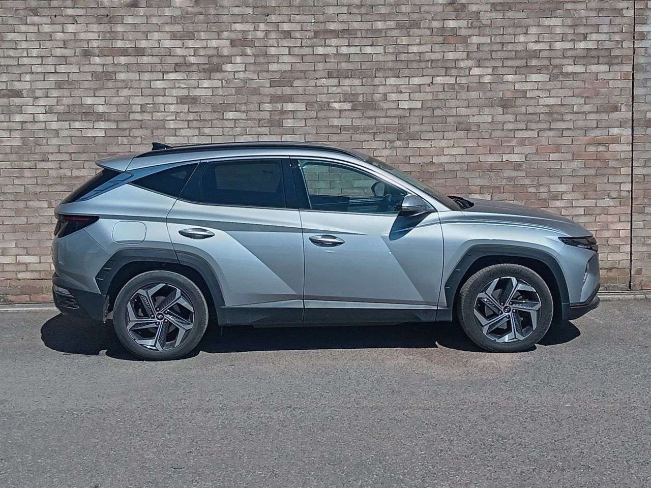 A 2022 HYUNDAI TUCSON 1.6 h T-GDi 13.8kWh Premium SUV 5dr Petrol Plug-in Hybrid Auto 4WD Euro 6 ( A 2022 HYUNDAI TUCSON 1.6 h T-GDi 13.8kWh Premium SUV 5dr Petrol Plug-in Hybrid Auto 4WD Euro 6 (