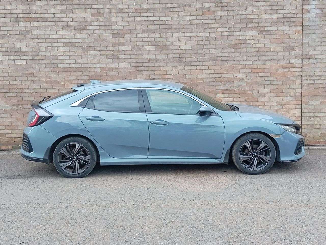 A 2019 HONDA CIVIC 1.0 VTEC Turbo SR Hatchback 5dr Petrol Manual Euro 6 (s/s) (126 ps) A 2019 HONDA CIVIC 1.0 VTEC Turbo SR Hatchback 5dr Petrol Manual Euro 6 (s/s) (126 ps)