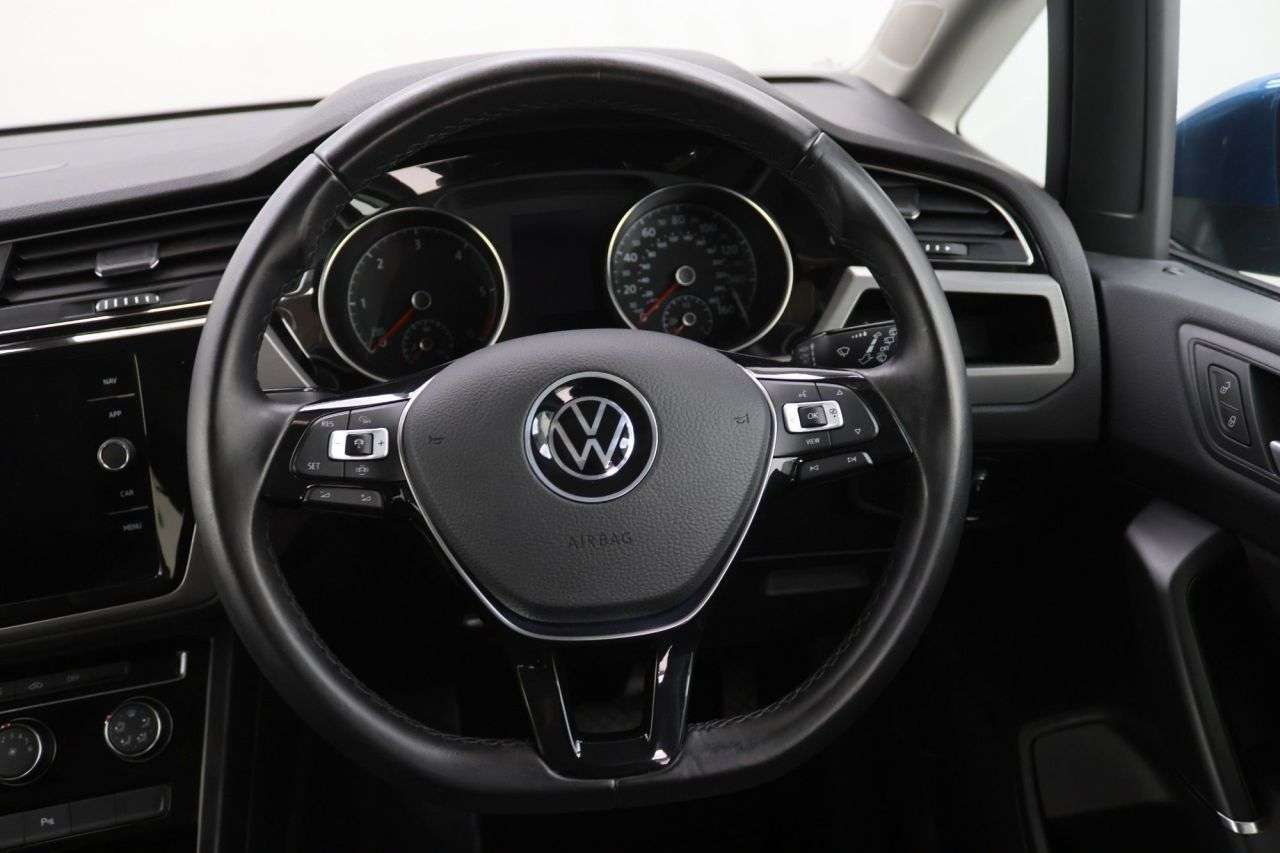 2021 VOLKSWAGEN TOURAN 2021 VOLKSWAGEN TOURAN