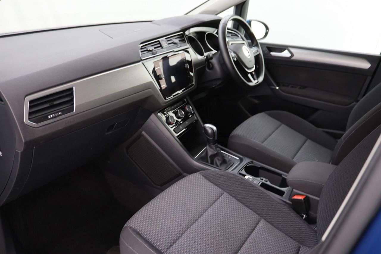 2021 VOLKSWAGEN TOURAN 2021 VOLKSWAGEN TOURAN