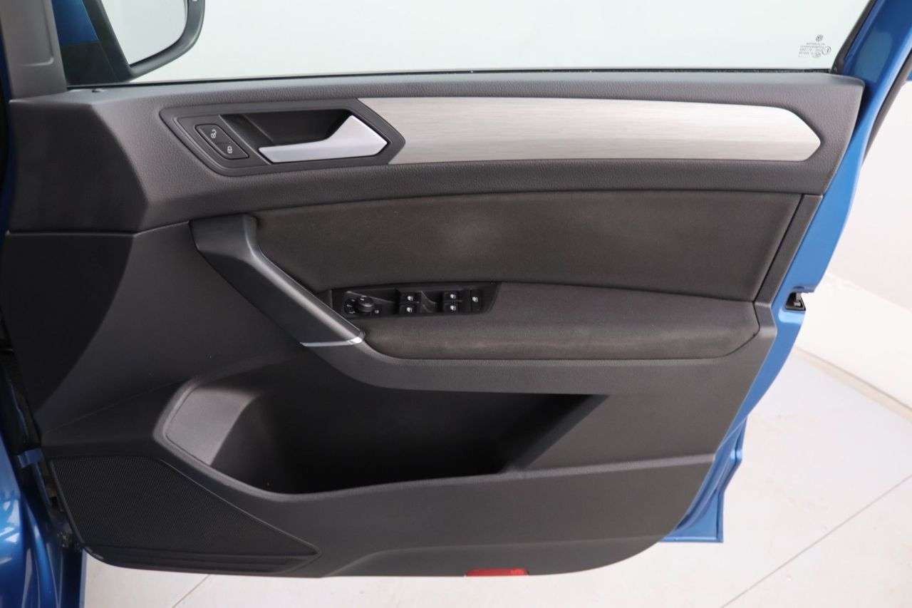 2021 VOLKSWAGEN TOURAN 2021 VOLKSWAGEN TOURAN
