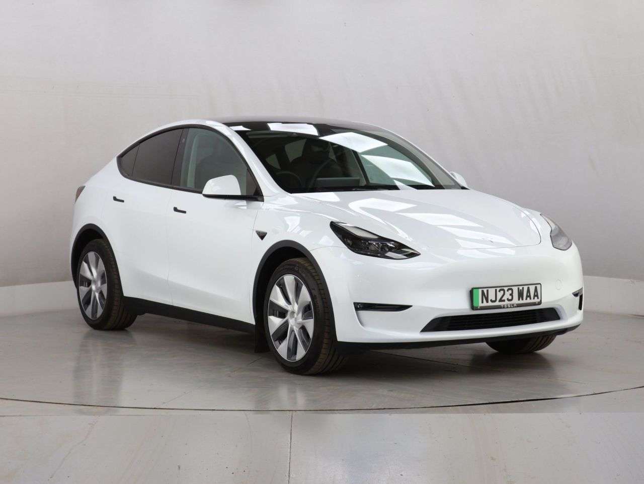 A 2023 TESLA MODEL Y (Dual Motor) Long Range SUV 5dr Electric Auto 4WDE (384 bhp) A 2023 TESLA MODEL Y (Dual Motor) Long Range SUV 5dr Electric Auto 4WDE (384 bhp)