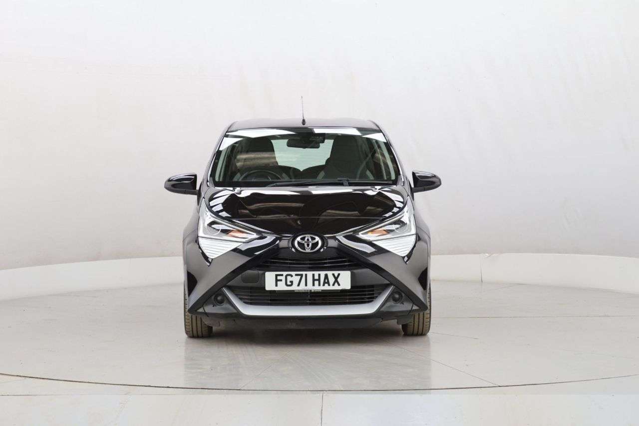 A 2021 TOYOTA AYGO 1.0 VVT-i x-play Hatchback 5dr Petrol Manual Euro 6 (s/s) (71 ps) A 2021 TOYOTA AYGO 1.0 VVT-i x-play Hatchback 5dr Petrol Manual Euro 6 (s/s) (71 ps)