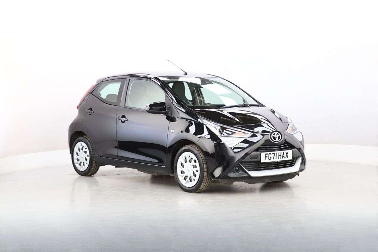 A 2021 TOYOTA AYGO 1.0 VVT-i x-play Hatchback 5dr Petrol Manual Euro 6 (s/s) (71 ps) A 2021 TOYOTA AYGO 1.0 VVT-i x-play Hatchback 5dr Petrol Manual Euro 6 (s/s) (71 ps)