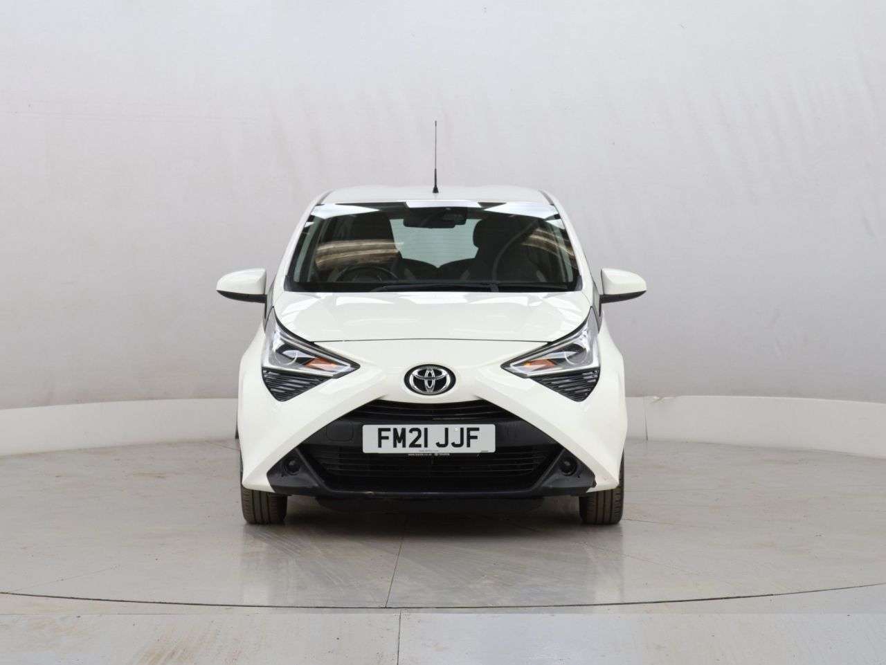 A 2021 TOYOTA AYGO 1.0 VVT-i x-play Hatchback 5dr Petrol Manual Euro 6 (s/s) (71 ps) A 2021 TOYOTA AYGO 1.0 VVT-i x-play Hatchback 5dr Petrol Manual Euro 6 (s/s) (71 ps)